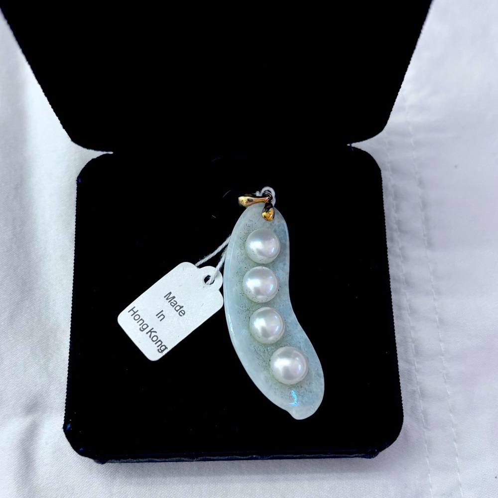 VTG. JADE & FW PEARL PEAS IN A POD PENDANT, FOR NECKLACE